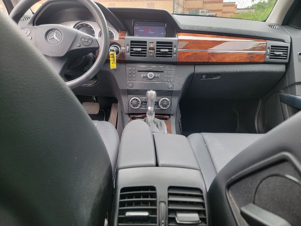 2010 Mercedes-Benz GLK-Class Image 11