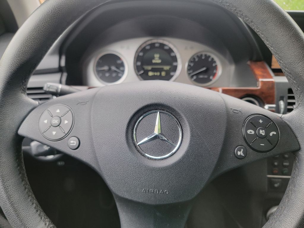 2010 Mercedes-Benz GLK-Class Image 22