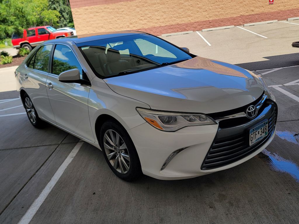 2015 Toyota Camry Image 2