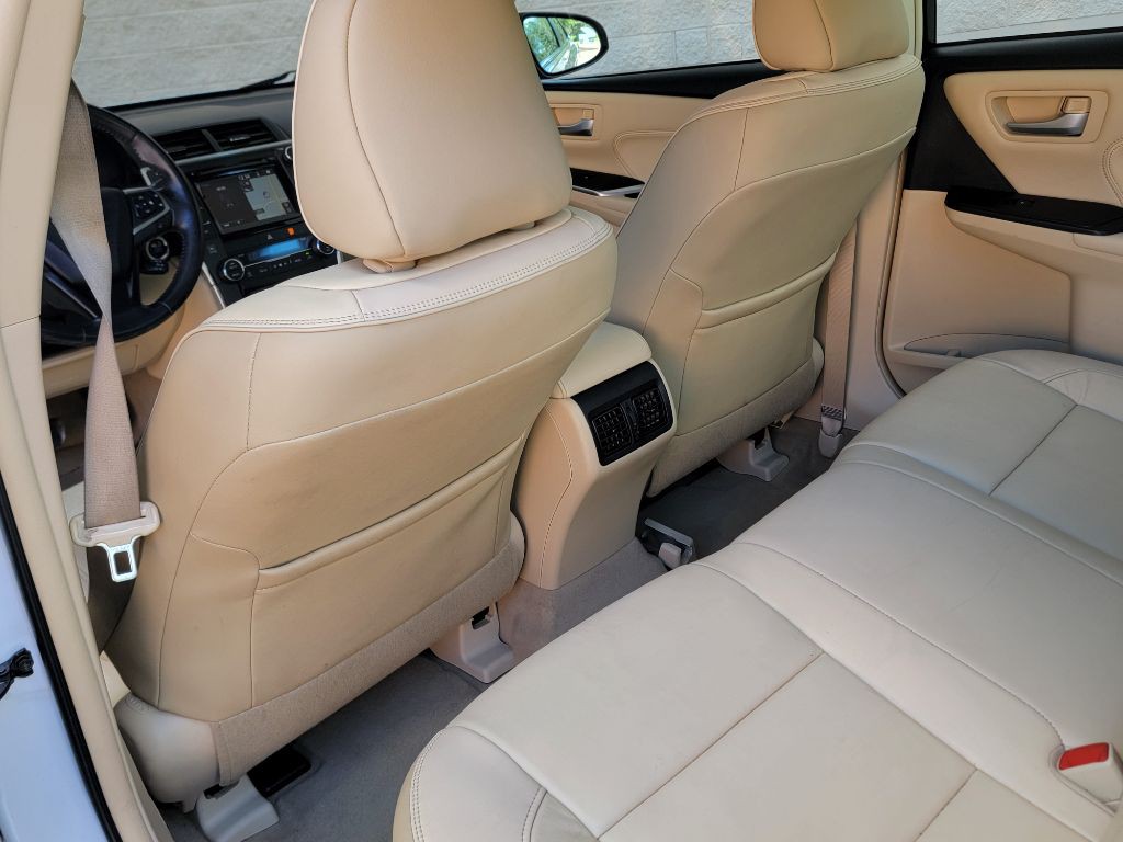 2015 Toyota Camry Image 11