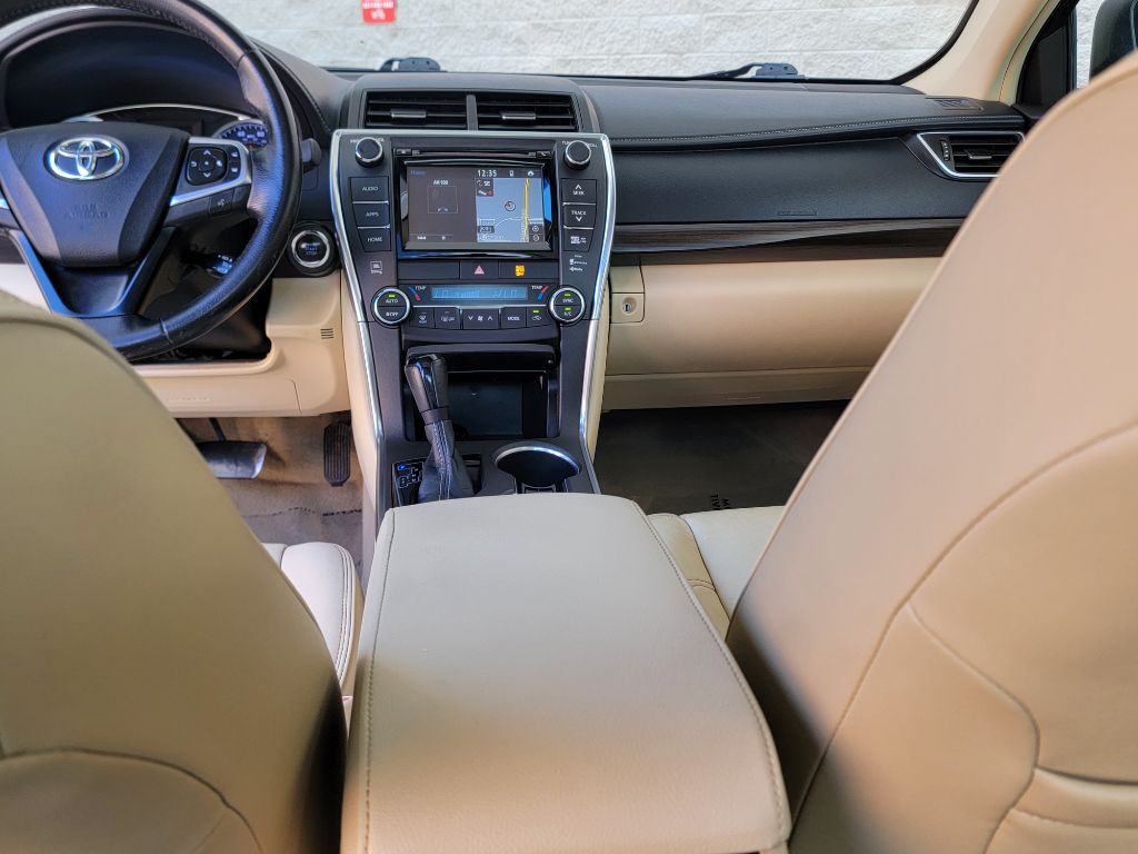 2015 Toyota Camry Image 12