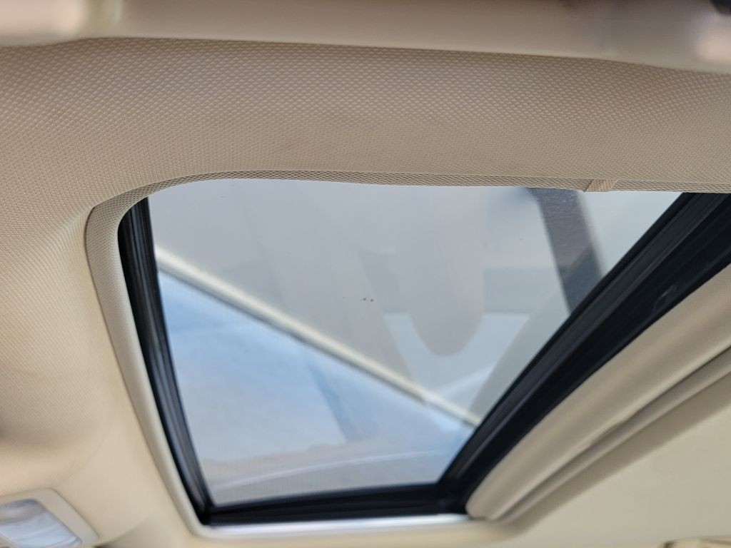 2015 Toyota Camry Image 15