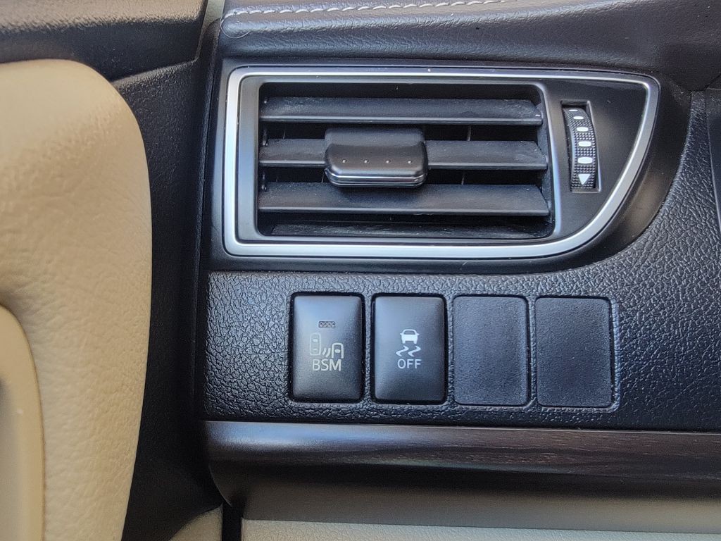 2015 Toyota Camry Image 21