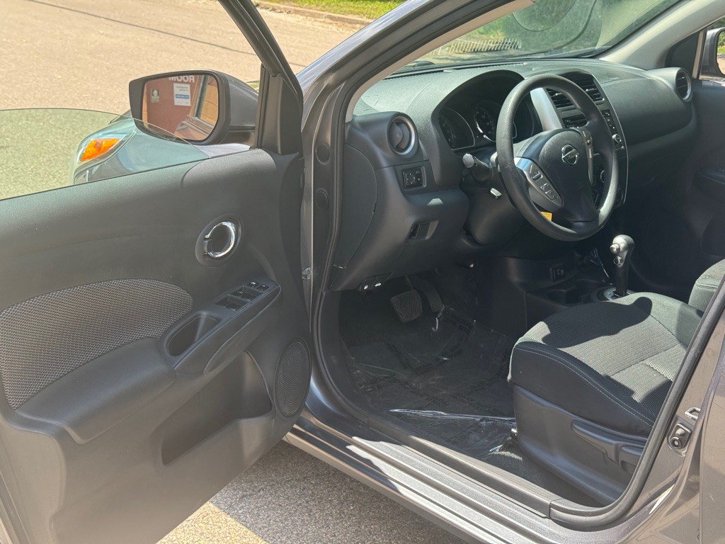 2018 Nissan Versa Image 5