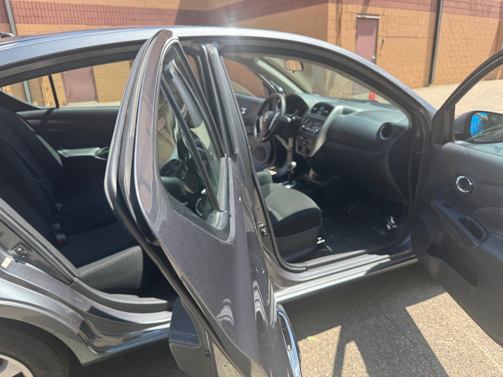 2018 Nissan Versa Image 6