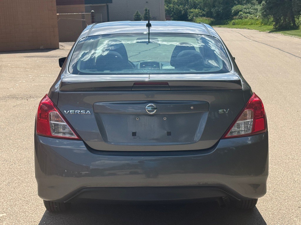 2018 Nissan Versa Image 8