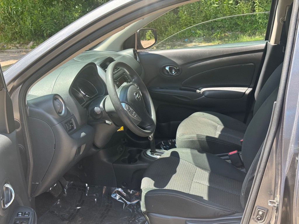 2018 Nissan Versa Image 9