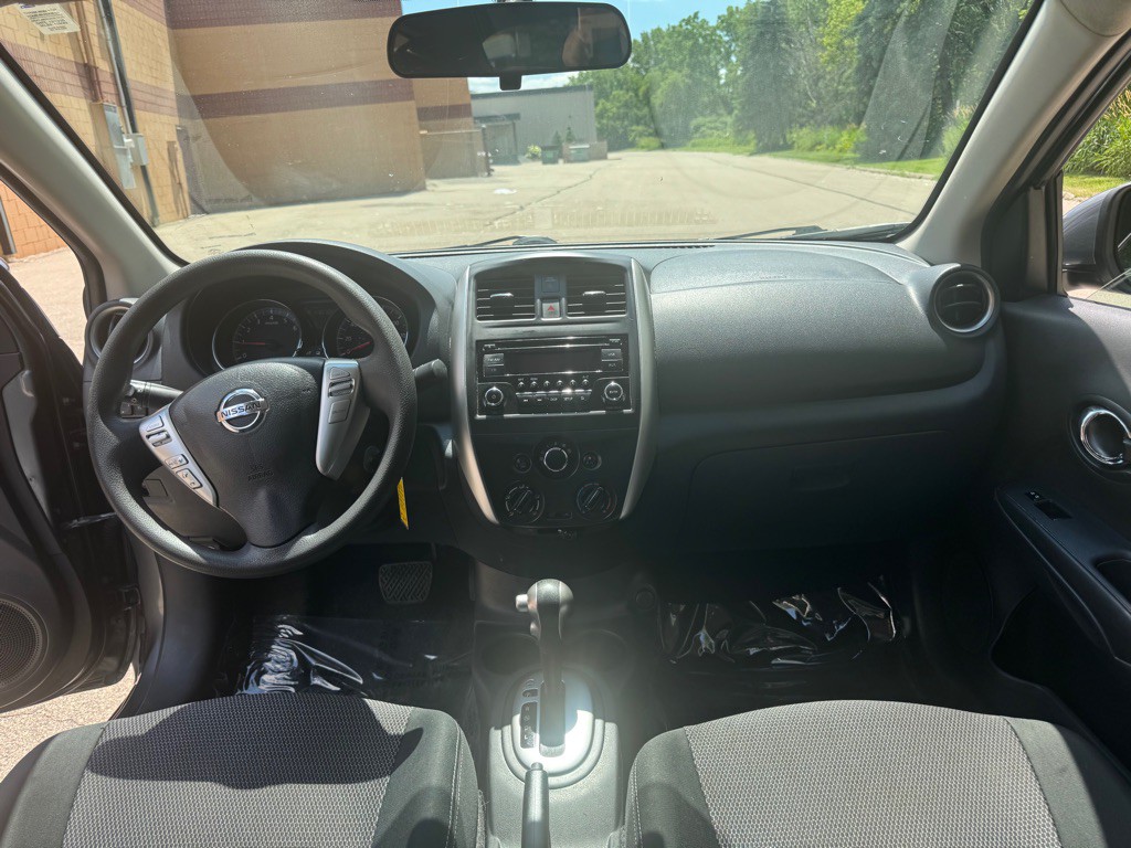 2018 Nissan Versa Image 12