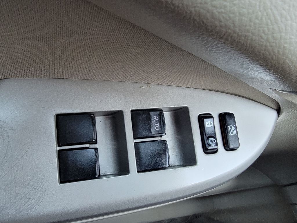 2012 Toyota Corolla Image 18