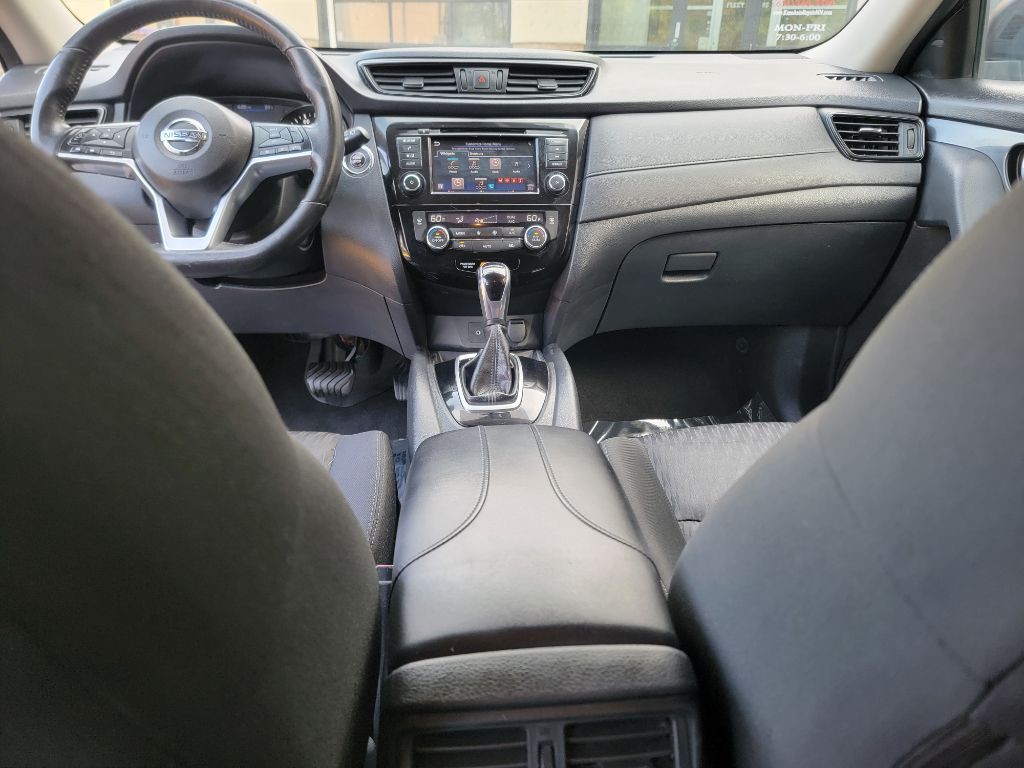 2018 Nissan Rogue Image 12