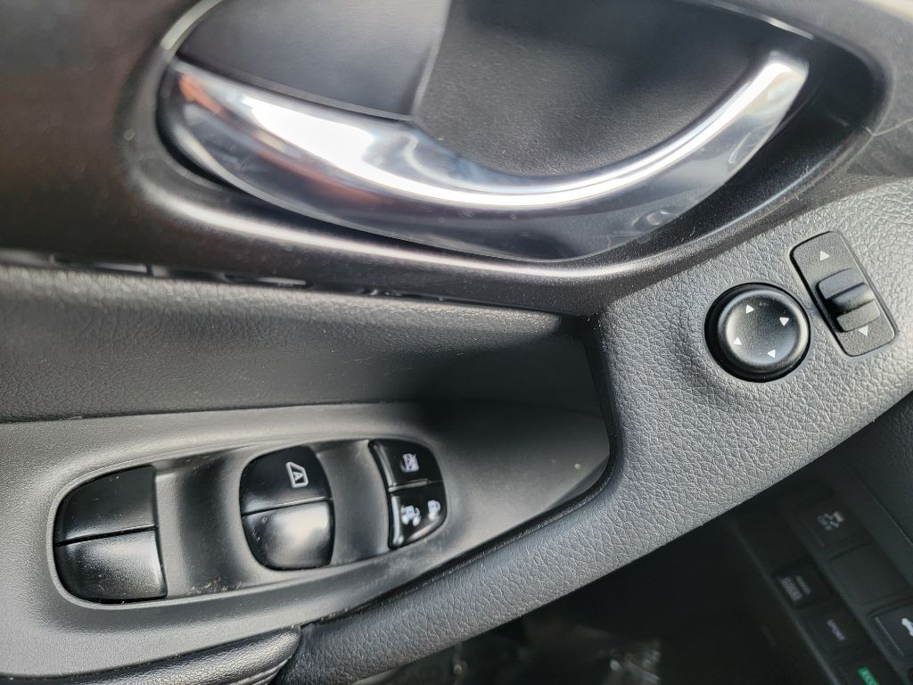 2018 Nissan Rogue Image 23