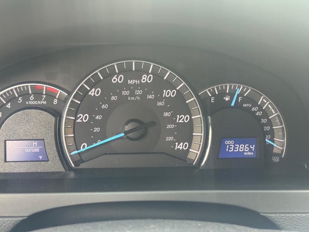 2012 Toyota Camry Image 3