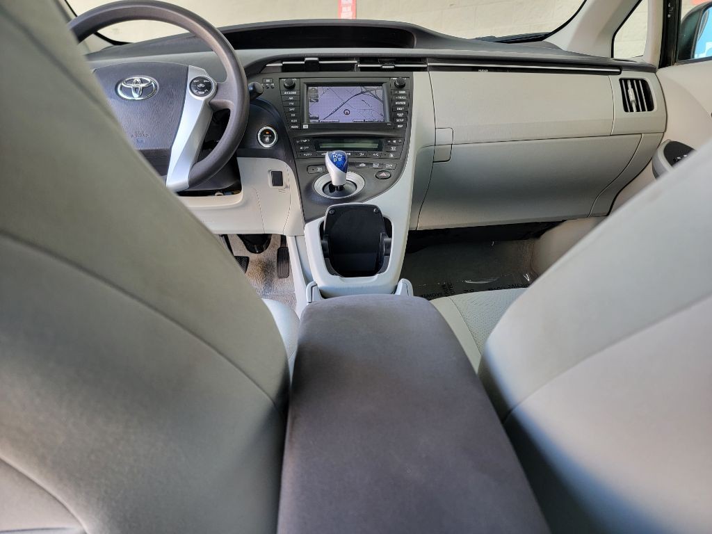 2010 Toyota Prius Image 12