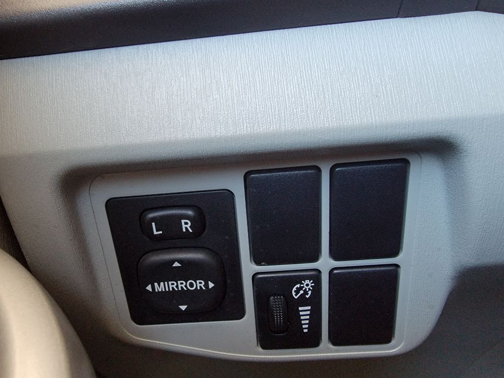 2010 Toyota Prius Image 16