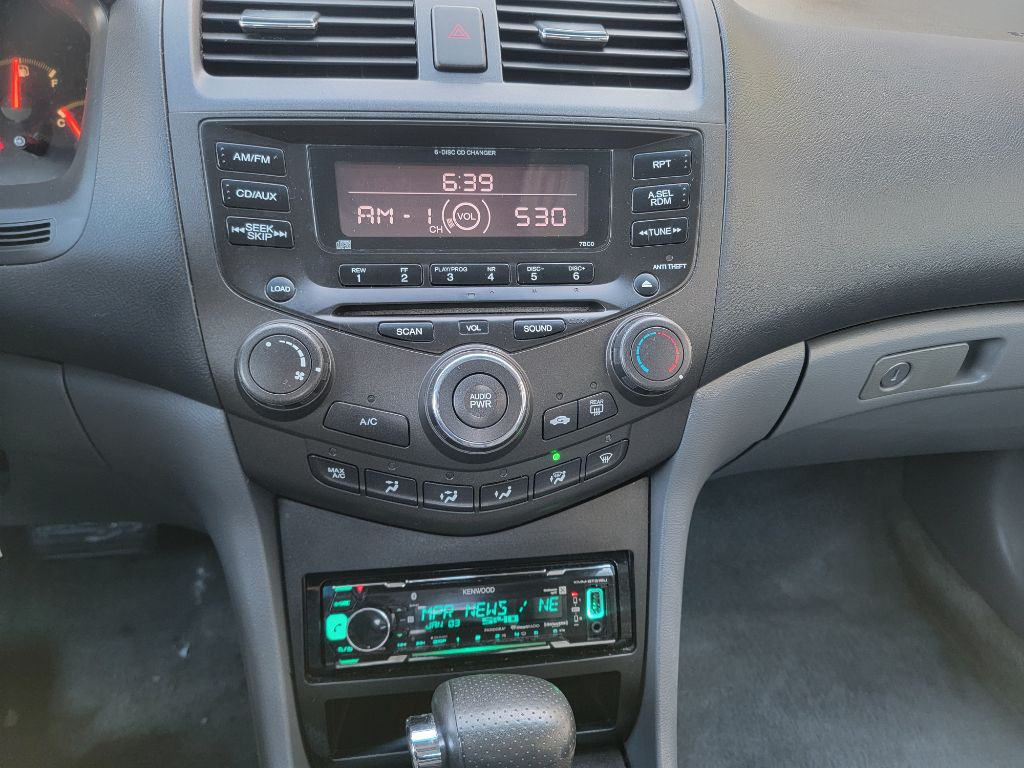 2003 Honda Accord Image 16