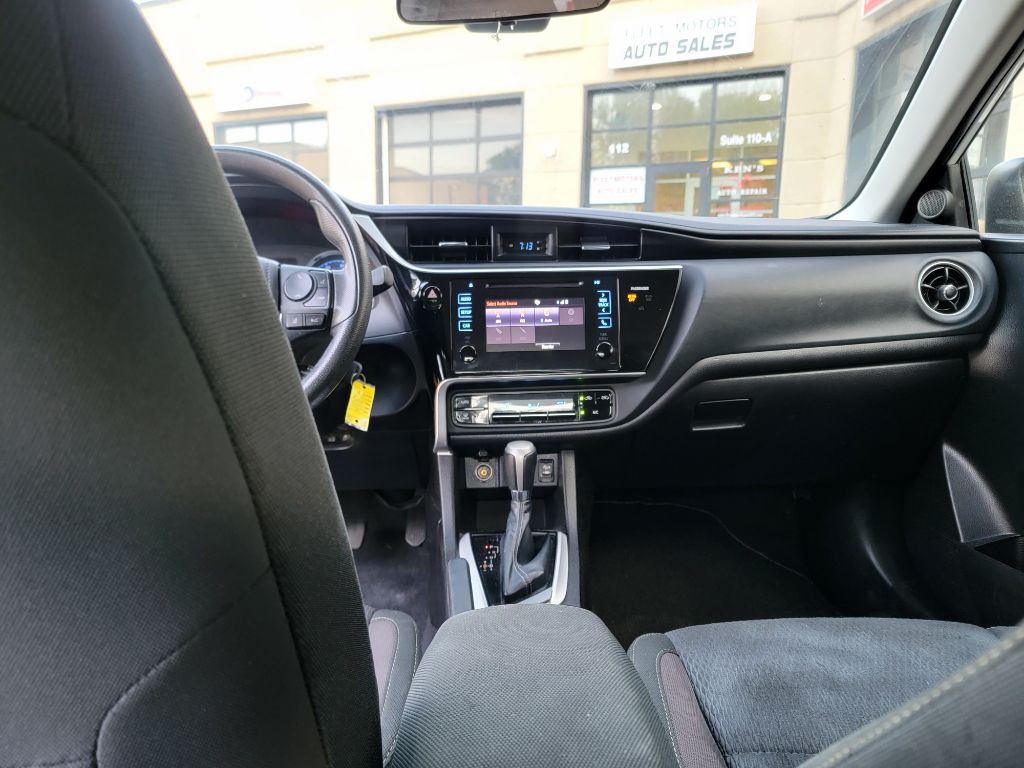 2017 Toyota Corolla Image 9