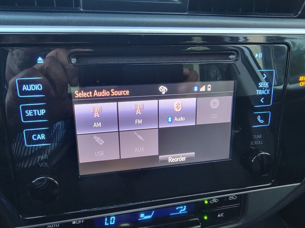 2017 Toyota Corolla Image 17