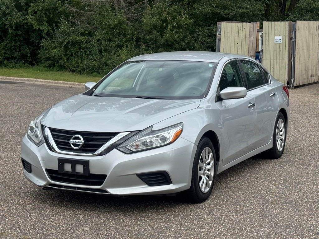2016 Nissan Altima Image 1