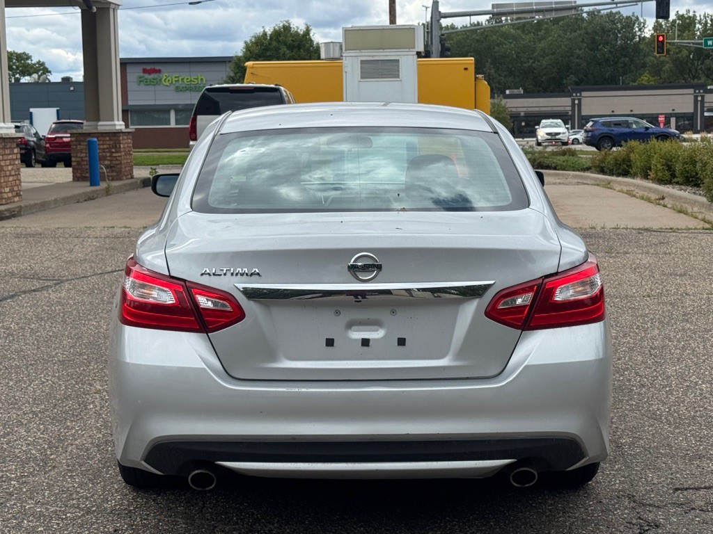 2016 Nissan Altima Image 4