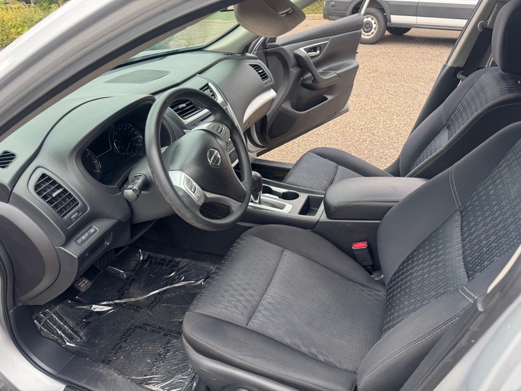 2016 Nissan Altima Image 7