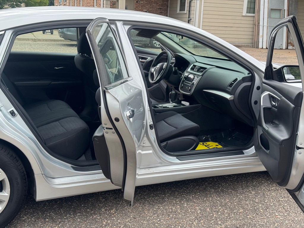 2016 Nissan Altima Image 8