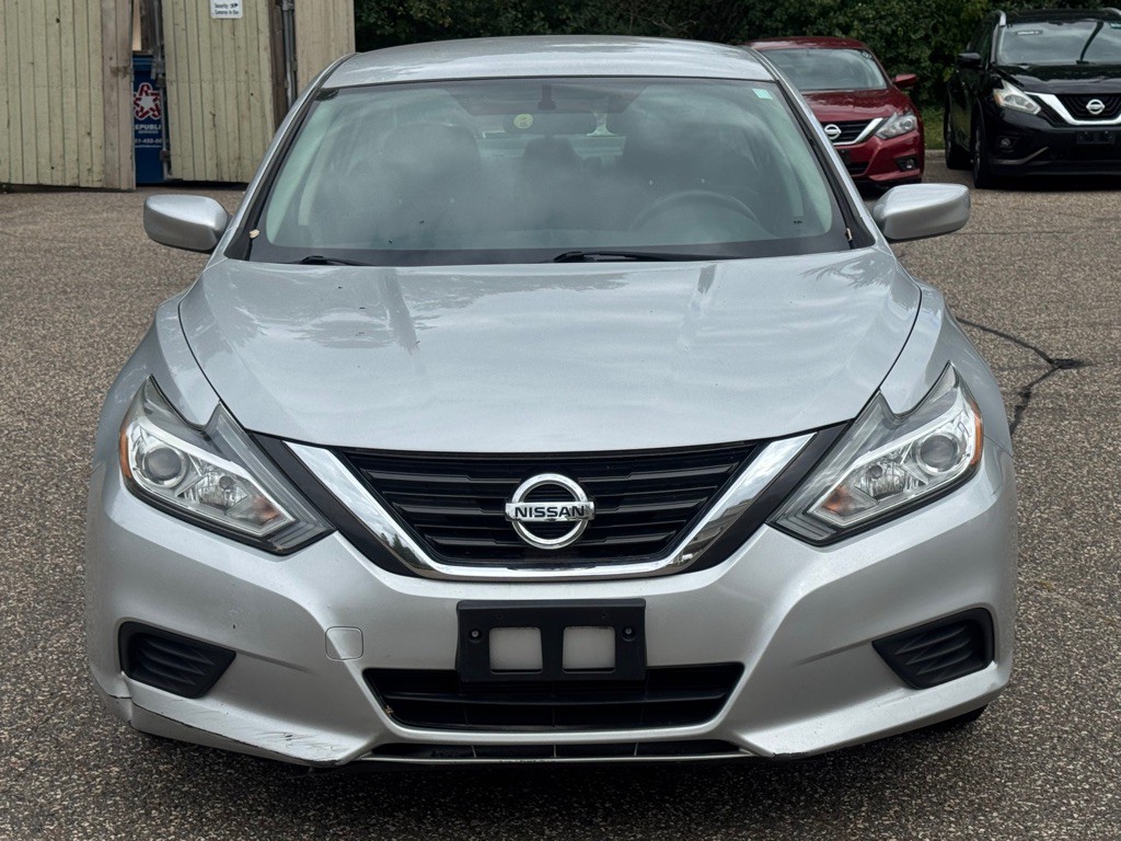 2016 Nissan Altima Image 9