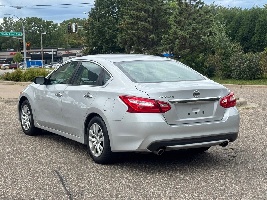 2016 Nissan Altima Image 10