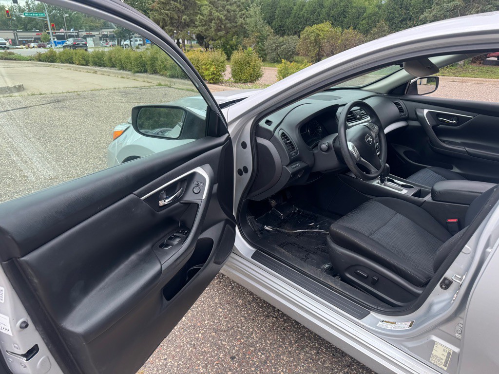 2016 Nissan Altima Image 11
