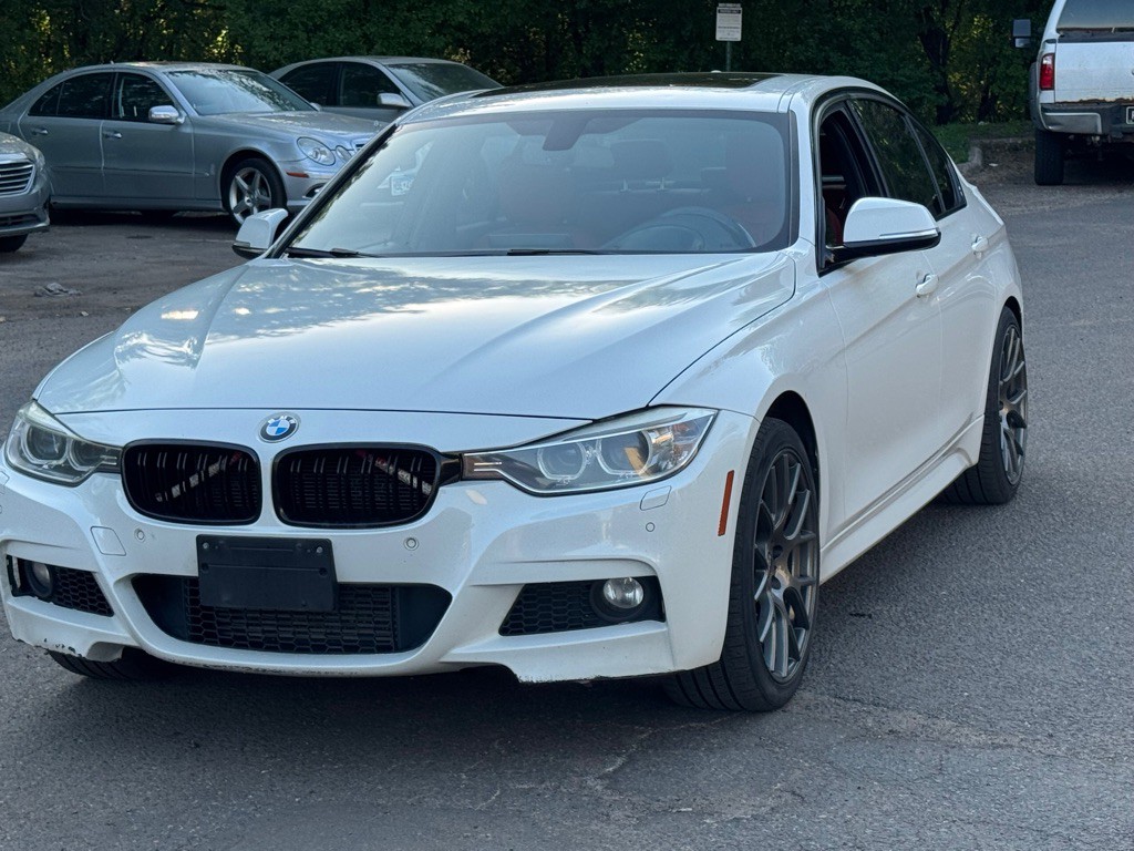 2014 BMW 3 Series Image 2