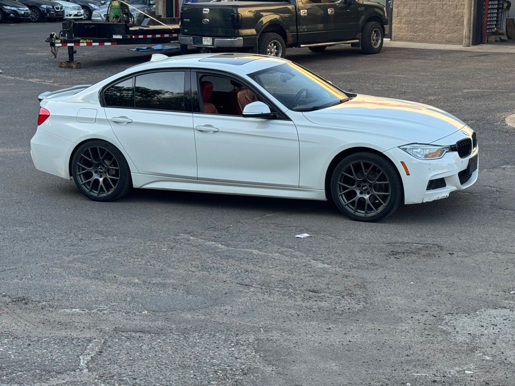 2014 BMW 3 Series Image 4