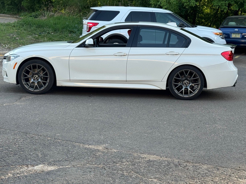 2014 BMW 3 Series Image 16