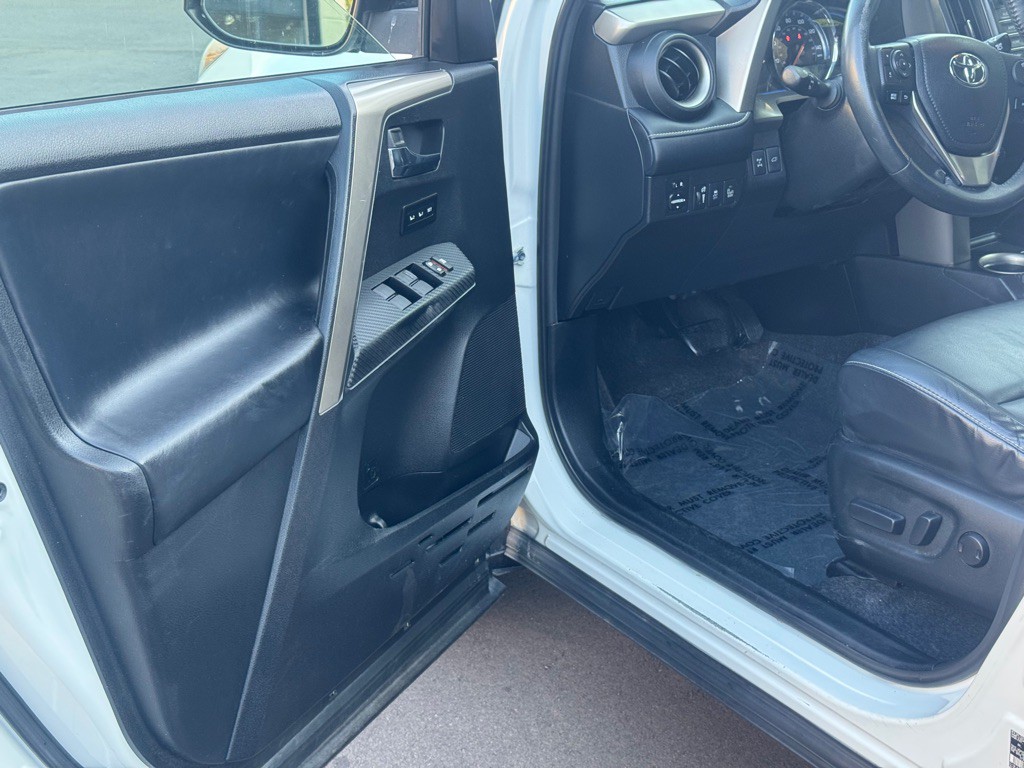 2015 Toyota Rav4 Image 6