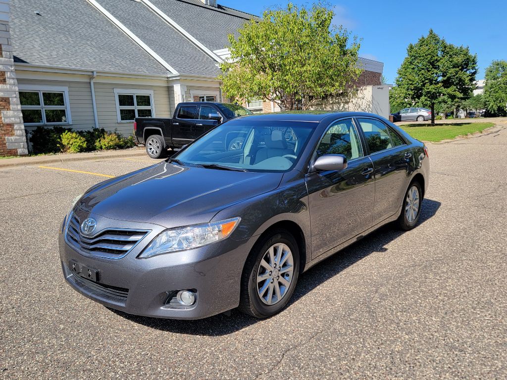 2010 Toyota Camry Image 1