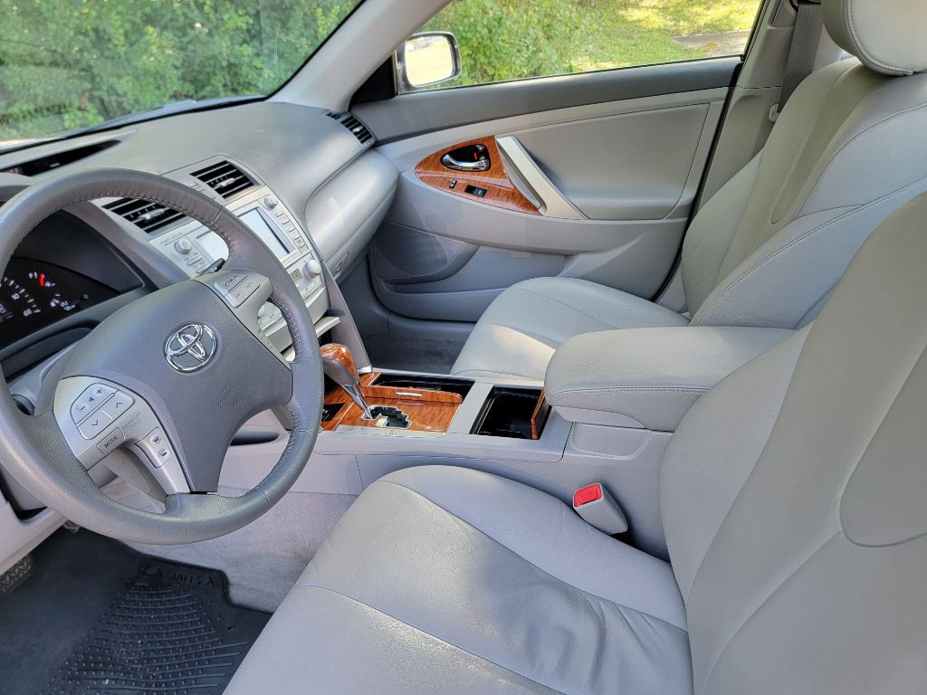 2010 Toyota Camry Image 18