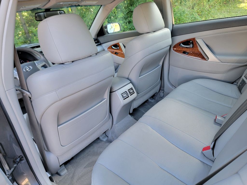 2010 Toyota Camry Image 21