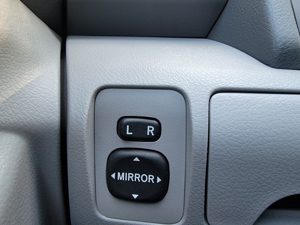 2010 Toyota Camry Image 22