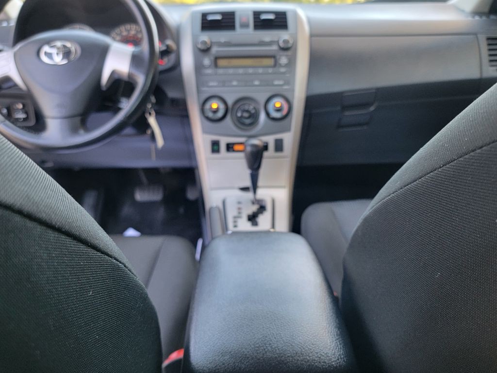 2010 Toyota Corolla Image 11