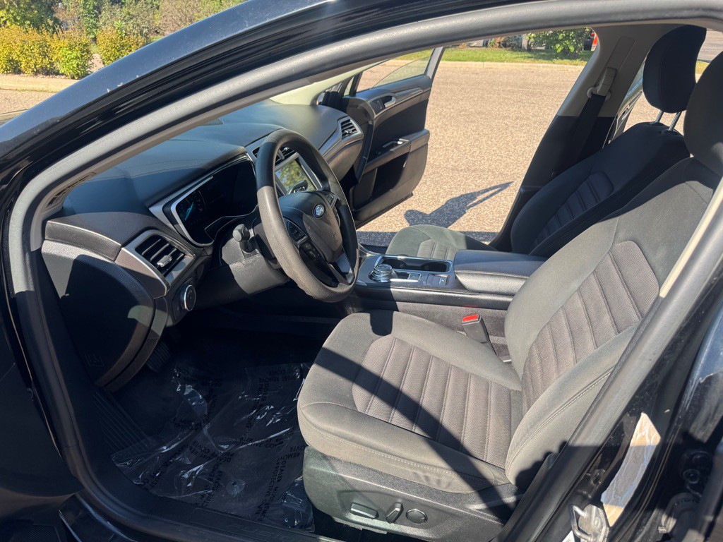 2017 Ford Fusion Image 6