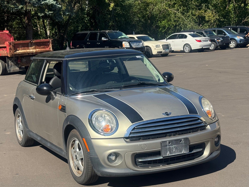 2011 MINI Cooper Image 2