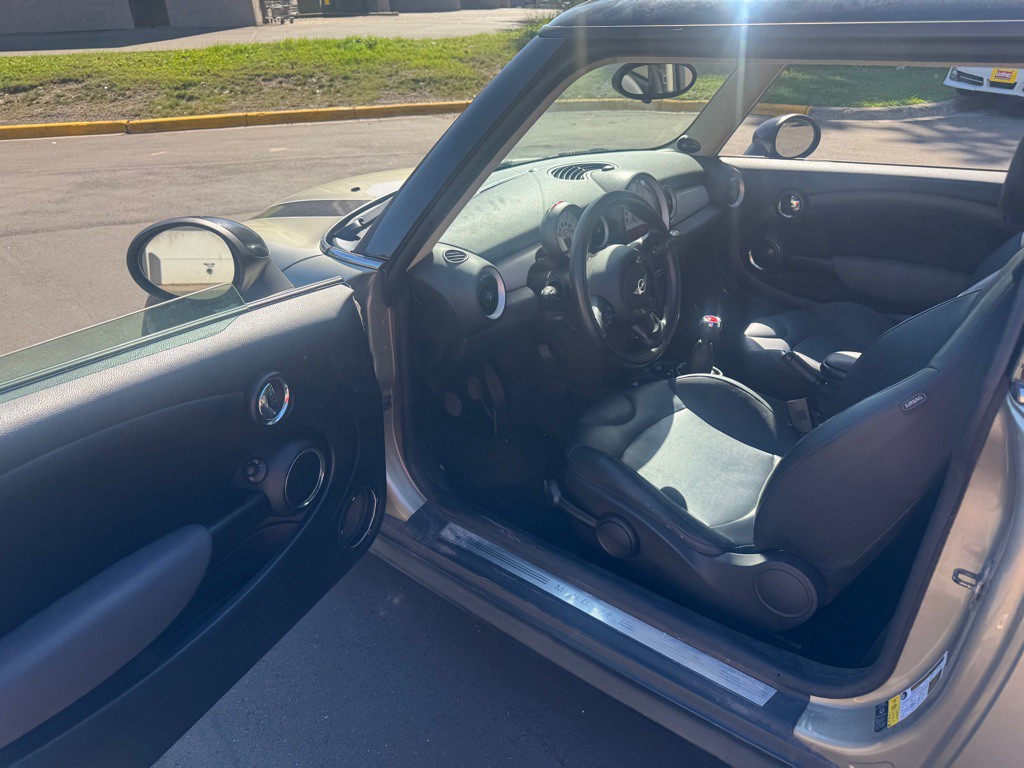 2011 MINI Cooper Image 4