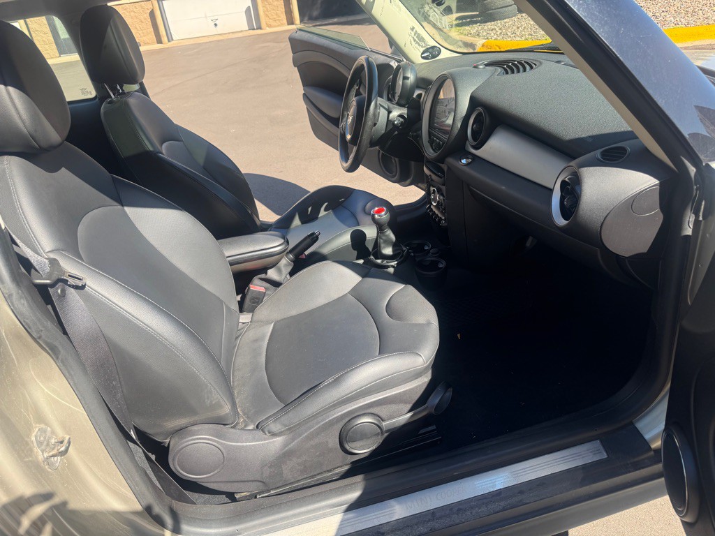 2011 MINI Cooper Image 6