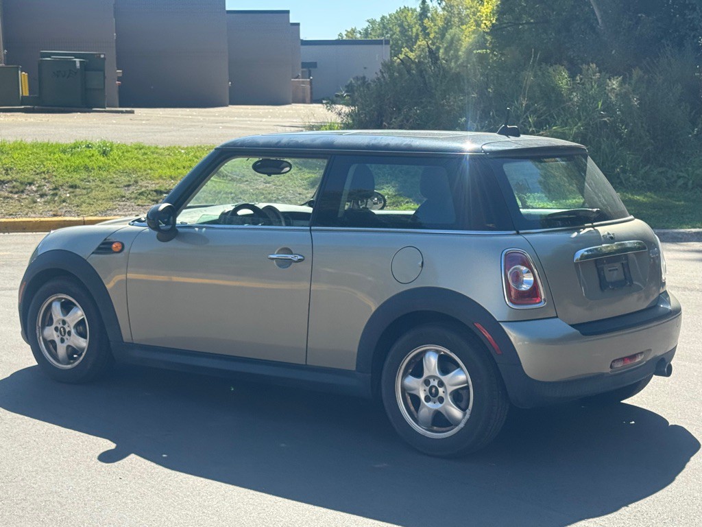 2011 MINI Cooper Image 9