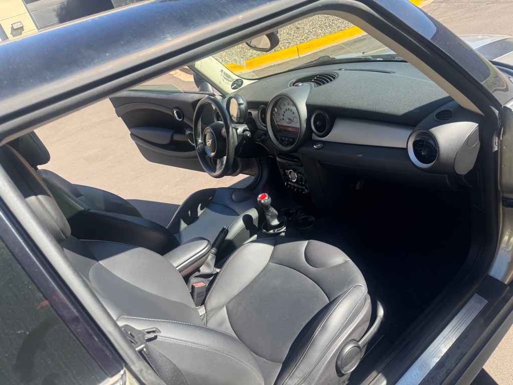 2011 MINI Cooper Image 11