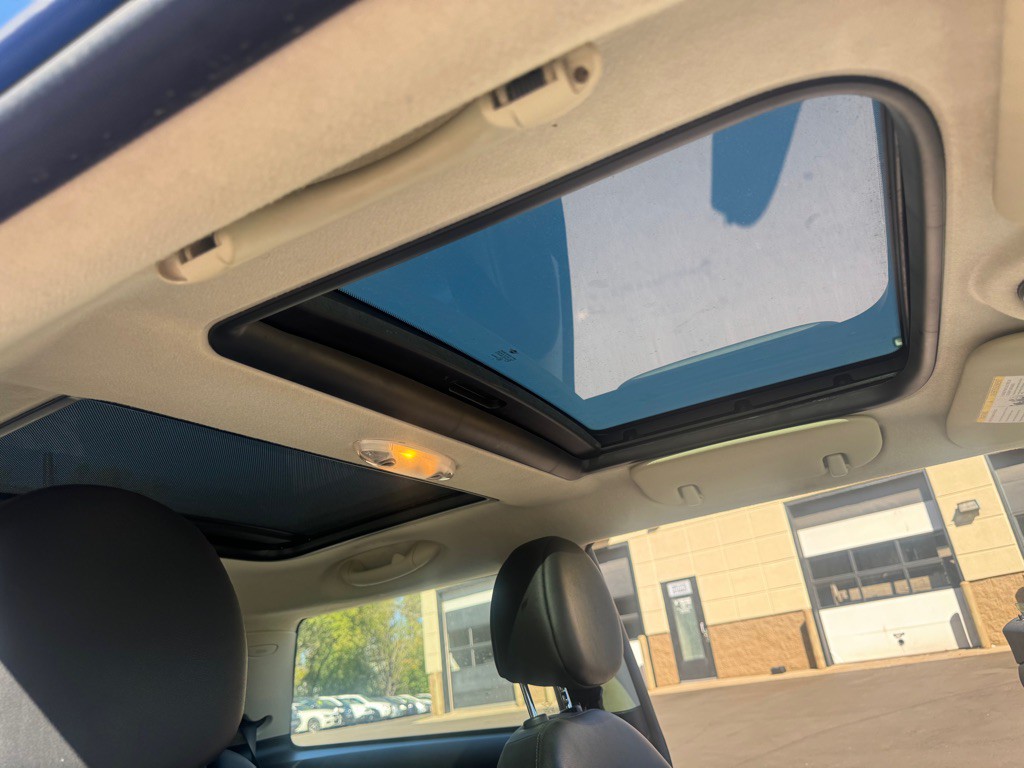 2011 MINI Cooper Image 12