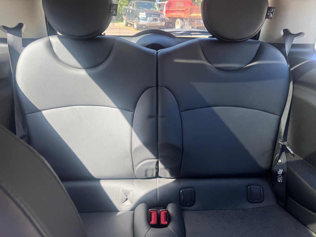 2011 MINI Cooper Image 13