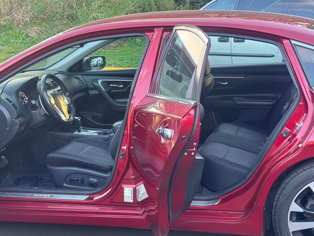 2018 Nissan Altima Image 9