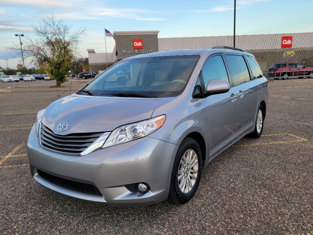 2011 Toyota Sienna Image 1