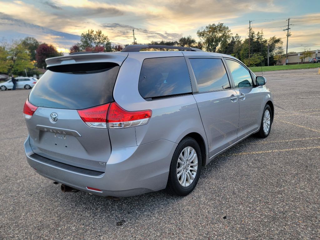 2011 Toyota Sienna Image 6