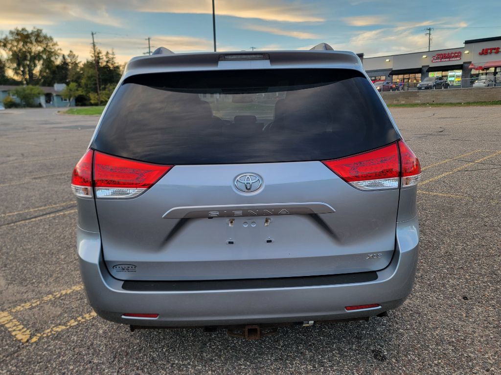 2011 Toyota Sienna Image 8