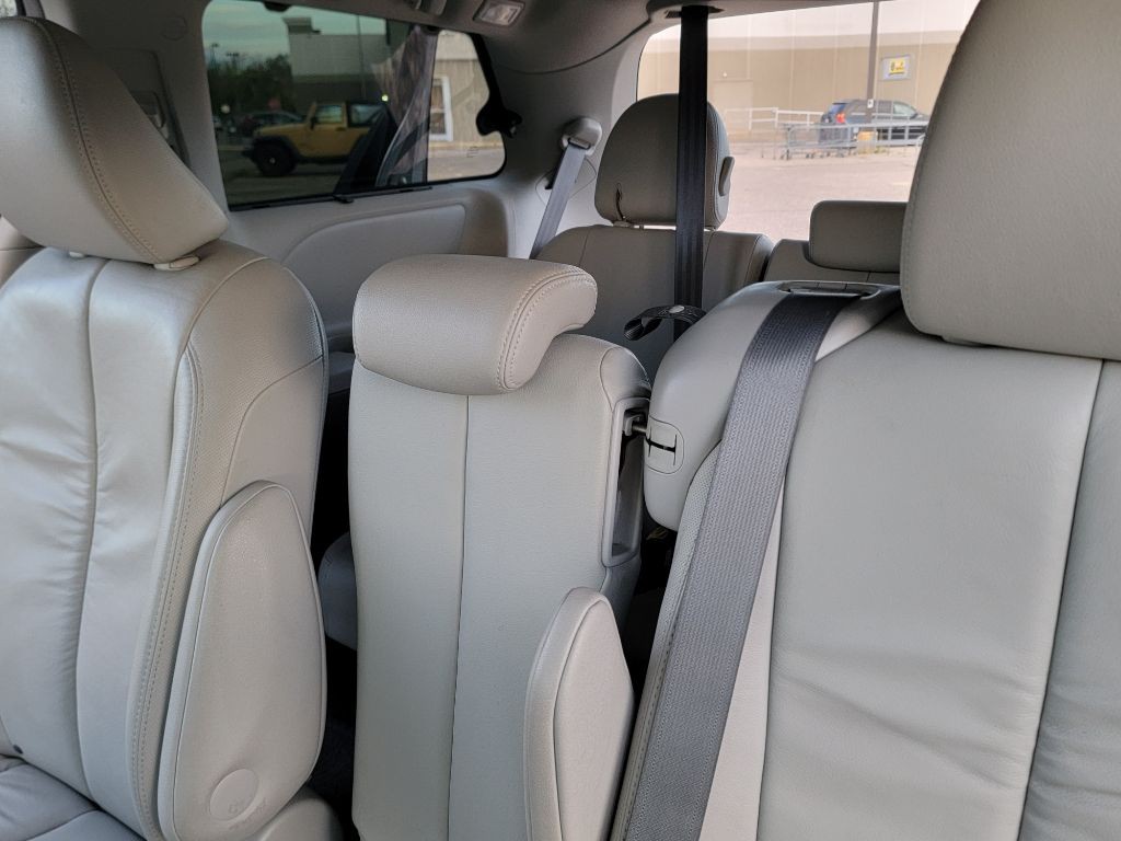 2011 Toyota Sienna Image 12